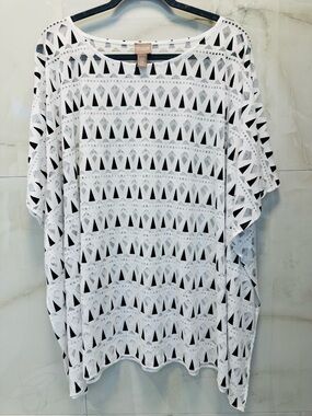Chico's Geometric Patterned White and Black Tunic Top size L/XL